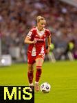 06.09.2025, Google-Pixel Frauenfussball Bundesliga 2025/2026, 1.Spieltag, FC Bayern Mnchen - Bayer 04 Leverkusen, in der Allianz-Arena Mnchen, Franziska Kett (FC Bayern Mnchen) am Ball 

