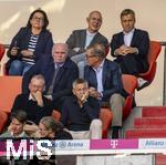 06.09.2025, Google-Pixel Frauenfussball Bundesliga 2025/2026, 1.Spieltag, FC Bayern Mnchen - Bayer 04 Leverkusen, in der Allianz-Arena Mnchen, Ehrentribne mit Prsident Herbert Hainer (FC Bayern), Ehren-Prsident Uli Hoene (FC Bayern Mnchen, Hoeness), Vorstandsvorsitzender Jan-Christian Dreesen (FC Bayern Mnchen), DFB Prsident Bernd Neuendorf (Deutschland), 

