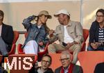 06.09.2025, Google-Pixel Frauenfussball Bundesliga 2025/2026, 1.Spieltag, FC Bayern Mnchen - Bayer 04 Leverkusen, in der Allianz-Arena Mnchen, Ehrentribne mit Lothar Matthus und Freundin Theresa Sommer.
