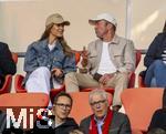 06.09.2025, Google-Pixel Frauenfussball Bundesliga 2025/2026, 1.Spieltag, FC Bayern Mnchen - Bayer 04 Leverkusen, in der Allianz-Arena Mnchen, Ehrentribne mit Lothar Matthus und Freundin Theresa Sommer.