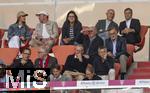 06.09.2025, Google-Pixel Frauenfussball Bundesliga 2025/2026, 1.Spieltag, FC Bayern Mnchen - Bayer 04 Leverkusen, in der Allianz-Arena Mnchen, Ehrentribne mit Lothar Matthus und Freundin Theresa Sommer. Prsident Herbert Hainer (FC Bayern), Ehren-Prsident Uli Hoene (FC Bayern Mnchen, Hoeness), Vorstandsvorsitzender Jan-Christian Dreesen (FC Bayern Mnchen), DFB Prsident Bernd Neuendorf (Deutschland), 

