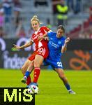 06.09.2025, Google-Pixel Frauenfussball Bundesliga 2025/2026, 1.Spieltag, FC Bayern Mnchen - Bayer 04 Leverkusen, in der Allianz-Arena Mnchen, v.li: Carolin Simon (FC Bayern Mnchen) gegen Ruby Grant (Leverkusen)

