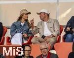 06.09.2025, Google-Pixel Frauenfussball Bundesliga 2025/2026, 1.Spieltag, FC Bayern Mnchen - Bayer 04 Leverkusen, in der Allianz-Arena Mnchen, Ehrentribne mit Lothar Matthus und Freundin Theresa Sommer.