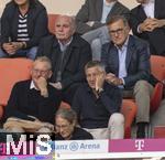 06.09.2025, Google-Pixel Frauenfussball Bundesliga 2025/2026, 1.Spieltag, FC Bayern Mnchen - Bayer 04 Leverkusen, in der Allianz-Arena Mnchen, Ehrentribne mit Prsident Herbert Hainer (FC Bayern), Ehren-Prsident Uli Hoene (FC Bayern Mnchen, Hoeness), Vorstandsvorsitzender Jan-Christian Dreesen (FC Bayern Mnchen) 

