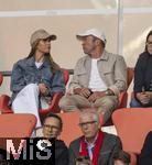 06.09.2025, Google-Pixel Frauenfussball Bundesliga 2025/2026, 1.Spieltag, FC Bayern Mnchen - Bayer 04 Leverkusen, in der Allianz-Arena Mnchen, Ehrentribne mit Lothar Matthus und Freundin Theresa Sommer.