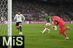 07.09.2025, Fussball WM-Qualifikation Europa 2025/26, 6.Spieltag,  Deutschland - Nordirland, im Rhein-Energie-Stadion Kln, Nadiem Amiri (Deutschland)  trifft zum 2:1 gegen Torwart Bailey Peacock Farrell (Nordirland).