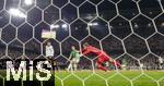 07.09.2025, Fussball WM-Qualifikation Europa 2025/26, 6.Spieltag,  Deutschland - Nordirland, im Rhein-Energie-Stadion Kln, Torschuss zum 2:1 von Nadiem Amiri (li, Deutschland) gegen Torwart Peacock-Farrel Bailey (NIR)