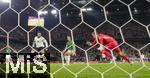 07.09.2025, Fussball WM-Qualifikation Europa 2025/26, 6.Spieltag,  Deutschland - Nordirland, im Rhein-Energie-Stadion Kln, Torschuss zum 2:1 von Nadiem Amiri (li, Deutschland) gegen Torwart Peacock-Farrel Bailey (NIR)