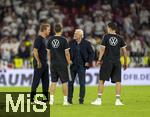 07.09.2025, Fussball WM-Qualifikation Europa 2025/26, 6.Spieltag,  Deutschland - Nordirland, im Rhein-Energie-Stadion Kln, nach dem Spiel, li: Trainer Julian Nagelsmann (Deutschland),  Co-Trainer Benjamin Glck (Deutschland), Rudi Vller (Sportdirektor Deutschland).