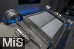 10.09.2025, Messe Mnchen IAA Mobility 2025 in Mnchen im Messegelnde Riem.  Fahrzeug-Batteriehersteller CATL mit der Freevoy Dual Power Batterie in einem Fahrzeugunterboden, Sie kombiniert zwei Energiesysteme in einem Batteriepaket: Ein Hauptbereich liefert Leistung fr den Normalbetrieb, whrend ein zweiter Teil als Reichweitenreserve dient. Dabei kommen unterschiedliche Zelltypen zum Einsatz, um die jeweiligen Vorteile ? hohe Energiedichte und schnelle Leistungsabgabe ? gezielt zu nutzen. 