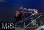 10.09.2025, Messe Mnchen IAA Mobility 2025 in Mnchen im Messegelnde Riem.  Am Stand von Mercedes Benz erleben Besucher mittels Virtual-Realitiy Brillen erweiterte realitt an den leibhaftigen Autos. The Virtual Ride.