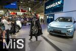 10.09.2025, Messe Mnchen IAA Mobility 2025 in Mnchen im Messegelnde Riem. Changan ist eine Automarke aus der Volksrepublik China.  Hier die Eigenmarke DEEPAL mit einem Chinesischen Folklore-Tnzer als Performance an der Bhne.