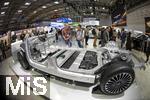 10.09.2025, Messe Mnchen IAA Mobility 2025 in Mnchen im Messegelnde Riem. Offenes Chassis eines E-Autos am Stand von AITO. AITO ist eine Automarke aus der Volksrepublik China.  AITO ist die erste Marke im Rahmen von Huaweis Harmony Intelligent Mobility Alliance (HIMA). Huawei ist verantwortlich fr Produktdesign, Entwicklung und die Lieferung wichtiger Technologien wie Antriebssysteme, Fahrerassistenzsysteme und Software. 