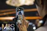10.09.2025, Messe Mnchen IAA Mobility 2025 in Mnchen im Messegelnde Riem. Mitarbeiterin beim Live-Streaming per Handy am Stand von AITO. AITO ist eine Automarke aus der Volksrepublik China.  AITO ist die erste Marke im Rahmen von Huaweis Harmony Intelligent Mobility Alliance (HIMA). Huawei ist verantwortlich fr Produktdesign, Entwicklung und die Lieferung wichtiger Technologien wie Antriebssysteme, Fahrerassistenzsysteme und Software. 