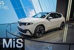 10.09.2025, Messe Mnchen IAA Mobility 2025 in Mnchen im Messegelnde Riem.  Am Stand von BMW steht eine aktelle Neuentwicklung, der iX3, das Fahrzeug darf nicht besichtigt werden und ist strengstens abgeschirmt.