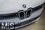 10.09.2025, Messe Mnchen IAA Mobility 2025 in Mnchen im Messegelnde Riem.  Am Stand von BMW steht eine aktelle Neuentwicklung, der iX3, das Fahrzeug darf nicht besichtigt werden und ist strengstens abgeschirmt. Detail der traditionellen Niere an der Front. 