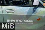 10.09.2025, Messe Mnchen IAA Mobility 2025 in Mnchen im Messegelnde Riem.  Am Stand von BMW steht ein Wasserstoff-Auto zur Demonstration bereit.