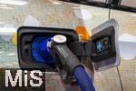 10.09.2025, Messe Mnchen IAA Mobility 2025 in Mnchen im Messegelnde Riem.  Am Stand von BMW steht ein Wasserstoff-Auto zur Demonstration bereit.