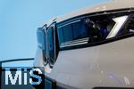 10.09.2025, Messe Mnchen IAA Mobility 2025 in Mnchen im Messegelnde Riem.  Am Stand von BMW steht eine aktelle Neuentwicklung, der iX3, das Fahrzeug darf nicht besichtigt werden und ist strengstens abgeschirmt. Detail der traditionellen Niere an der Front.