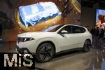 10.09.2025, Messe Mnchen IAA Mobility 2025 in Mnchen im Messegelnde Riem.  Am Stand von BMW steht eine aktelle Neuentwicklung, der iX3, das Fahrzeug darf nicht besichtigt werden und ist strengstens abgeschirmt. 