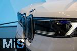 10.09.2025, Messe Mnchen IAA Mobility 2025 in Mnchen im Messegelnde Riem.  Am Stand von BMW steht eine aktelle Neuentwicklung, der iX3, das Fahrzeug darf nicht besichtigt werden und ist strengstens abgeschirmt. Detail der traditionellen Niere an der Front.