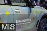 10.09.2025, Messe Mnchen IAA Mobility 2025 in Mnchen im Messegelnde Riem.  Am Stand von BMW steht ein Wasserstoff-Auto zur Demonstration bereit.