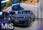 10.09.2025, Messe Mnchen IAA Mobility 2025 in Mnchen im Messegelnde Riem.  Am Stand von BMW steht eine aktelle Neuentwicklung, der iX3 in Blau, das Fahrzeug darf nicht besichtigt werden und ist strengstens abgeschirmt. 