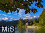 03.09.2025, Bled, Slowenien, Der Bleder See, auch Veldeser See oder Felder See, slowenisch Blejsko jezero, ist ein See in der slowenischen Region Oberkrain (Gorenjska) beim Kurort Bled. Hoch oben auf einem steil aufragenden Felsen am Nordufer thront die Burg von Bled (Blejski grad) ber dem See. 