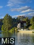 03.09.2025, Bled, Slowenien, Der Bleder See, auch Veldeser See oder Felder See, slowenisch Blejsko jezero, ist ein See in der slowenischen Region Oberkrain (Gorenjska) beim Kurort Bled. Hoch oben auf einem steil aufragenden Felsen am Nordufer thront die Burg von Bled (Blejski grad) ber dem See. 