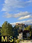 03.09.2025, Bled, Slowenien, Der Bleder See, auch Veldeser See oder Felder See, slowenisch Blejsko jezero, ist ein See in der slowenischen Region Oberkrain (Gorenjska) beim Kurort Bled. Hoch oben auf einem steil aufragenden Felsen am Nordufer thront die Burg von Bled (Blejski grad) ber dem See. 