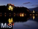 03.09.2025, Bled, Slowenien, Der Bleder See, auch Veldeser See oder Felder See, slowenisch Blejsko jezero, ist ein See in der slowenischen Region Oberkrain (Gorenjska) beim Kurort Bled. Hoch oben auf einem steil aufragenden Felsen am Nordufer thront die Burg von Bled (Blejski grad) ber dem See.  