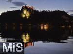 03.09.2025, Bled, Slowenien, Der Bleder See, auch Veldeser See oder Felder See, slowenisch Blejsko jezero, ist ein See in der slowenischen Region Oberkrain (Gorenjska) beim Kurort Bled. Hoch oben auf einem steil aufragenden Felsen am Nordufer thront die Burg von Bled (Blejski grad) ber dem See.  