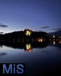 03.09.2025, Bled, Slowenien, Der Bleder See, auch Veldeser See oder Felder See, slowenisch Blejsko jezero, ist ein See in der slowenischen Region Oberkrain (Gorenjska) beim Kurort Bled. Hoch oben auf einem steil aufragenden Felsen am Nordufer thront die Burg von Bled (Blejski grad) ber dem See.  