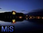 03.09.2025, Bled, Slowenien, Der Bleder See, auch Veldeser See oder Felder See, slowenisch Blejsko jezero, ist ein See in der slowenischen Region Oberkrain (Gorenjska) beim Kurort Bled. Hoch oben auf einem steil aufragenden Felsen am Nordufer thront die Burg von Bled (Blejski grad) ber dem See.  