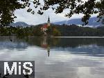 03.09.2025, Bled, Slowenien, Der Bleder See, auch Veldeser See oder Felder See, slowenisch Blejsko jezero, ist ein See in der slowenischen Region Oberkrain (Gorenjska) beim Kurort Bled. Blick  auf die Insel Blejski Otok mit der bekannten Marienkirche mitten im See.