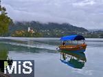 03.09.2025, Bled, Slowenien, Der Bleder See, auch Veldeser See oder Felder See, slowenisch Blejsko jezero, ist ein See in der slowenischen Region Oberkrain (Gorenjska) beim Kurort Bled. Ruderboote bringen Touristen auf die Insel Blejski Otok mit einer bekannten Marienkirche ber den See.