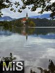 03.09.2025, Bled, Slowenien, Der Bleder See, auch Veldeser See oder Felder See, slowenisch Blejsko jezero, ist ein See in der slowenischen Region Oberkrain (Gorenjska) beim Kurort Bled. Blick  auf die Insel Blejski Otok mit der bekannten Marienkirche mitten im See.