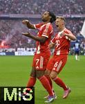 13.09.2025, Fussball Bundesliga 2025/2026, 3.Spieltag, FC Bayern Mnchen - Hamburger SV in der Allianz-Arena Mnchen,  
Torjubel v.l. Serge Gnabry (FC Bayern Mnchen) und Joshua Kimmich (FC Bayern Mnchen) 


