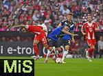 13.09.2025, Fussball Bundesliga 2025/2026, 3.Spieltag, FC Bayern Mnchen - Hamburger SV in der Allianz-Arena Mnchen,  v.l. Luis Diaz (FC Bayern Mnchen) gegen William Mikelbrencis (Hamburger SV) 


