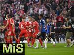 13.09.2025, Fussball Bundesliga 2025/2026, 3.Spieltag, FC Bayern Mnchen - Hamburger SV in der Allianz-Arena Mnchen,  Kameramann nach dem Bayern Tor auf dem Platz


