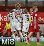 14.09.2025, Fussball 3. Liga 2025/2026, 5.Spieltag, TSV 1860 Mnchen - TSV Havelse, im Stadion an der Grnwalder Strasse Mnchen, Torjubel v.l. Florian Niederlechner (TSV 1860 Mnchen), Kevin Volland (TSV 1860 Mnchen), Jesper Verlaat (TSV 1860 Mnchen), Sean Dulic (TSV 1860 Mnchen) und Thore Jacobsen (TSV 1860 Mnchen) 

