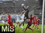 14.09.2025, Fussball 3. Liga 2025/2026, 5.Spieltag, TSV 1860 Mnchen - TSV Havelse, im Stadion an der Grnwalder Strasse Mnchen, Jesper Verlaat (TSV 1860 Mnchen) gegen Torwart Tom Opitz (TSV Havelse) 

