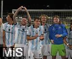 14.09.2025, Fussball 3. Liga 2025/2026, 5.Spieltag, TSV 1860 Mnchen - TSV Havelse, im Stadion an der Grnwalder Strasse Mnchen, Patrick Hobsch (TSV 1860 Mnchen) feiert mit seinen Teamkollegen den Sieg. v.l. Samuel Althaus (TSV 1860 Mnchen), Patrick Hobsch (TSV 1860 Mnchen), Max Christiansen (TSV 1860 Mnchen), Jesper Verlaat (TSV 1860 Mnchen) und Torwart Paul Bachmann (1860 Mnchen) 

