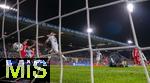 14.09.2025, Fussball 3. Liga 2025/2026, 5.Spieltag, TSV 1860 Mnchen - TSV Havelse, im Stadion an der Grnwalder Strasse Mnchen, Torschuss zum Siegtreffer 3:2 von Patrick Hobsch (TSV 1860 Mnchen) in der Nachspielzeit. Torwart Tom Opitz (TSV Havelse) geschlagen am Boden.

