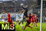 14.09.2025, Fussball 3. Liga 2025/2026, 5.Spieltag, TSV 1860 Mnchen - TSV Havelse, im Stadion an der Grnwalder Strasse Mnchen, Jesper Verlaat (TSV 1860 Mnchen) gegen Torwart Tom Opitz (TSV Havelse) 