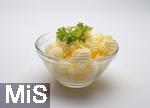 05.09.2025, Butterpreise im Wandel. Butter in einer Glasschssel  