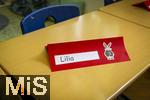 16.09.2025,  1.Schultag in Bayern, Symbolbild: Auf dem Tisch in einem Klassenzimmer steht der Name Lilia auf dem Namensschild.