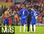 17.09.2025,  Fussball UEFA Championsleague 2025/2026: 1.Spieltag, FC Bayern Mnchen - FC Chelsea, in der Allianz-Arena Mnchen.   Trainer Vincent Kompany (FC Bayern Mnchen) mit Tosin Adarabioyo (FC Chelsea) 
  , Cole Palmer (FC Chelsea) und Malo Gusto (FC Chelsea) 

