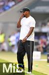 20.09.2025, Fussball Bundesliga 2025/2026, 4.Spieltag, TSG 1899 Hoffenheim - FC Bayern Mnchen, in der PreZero-Arena (Sinsheim). Trainer Vincent Kompany (FC Bayern Mnchen) unzufrieden


