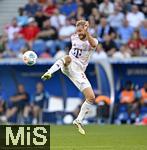 20.09.2025, Fussball Bundesliga 2025/2026, 4.Spieltag, TSG 1899 Hoffenheim - FC Bayern Mnchen, in der PreZero-Arena (Sinsheim). Konrad Laimer (FC Bayern Mnchen) am Ball.


